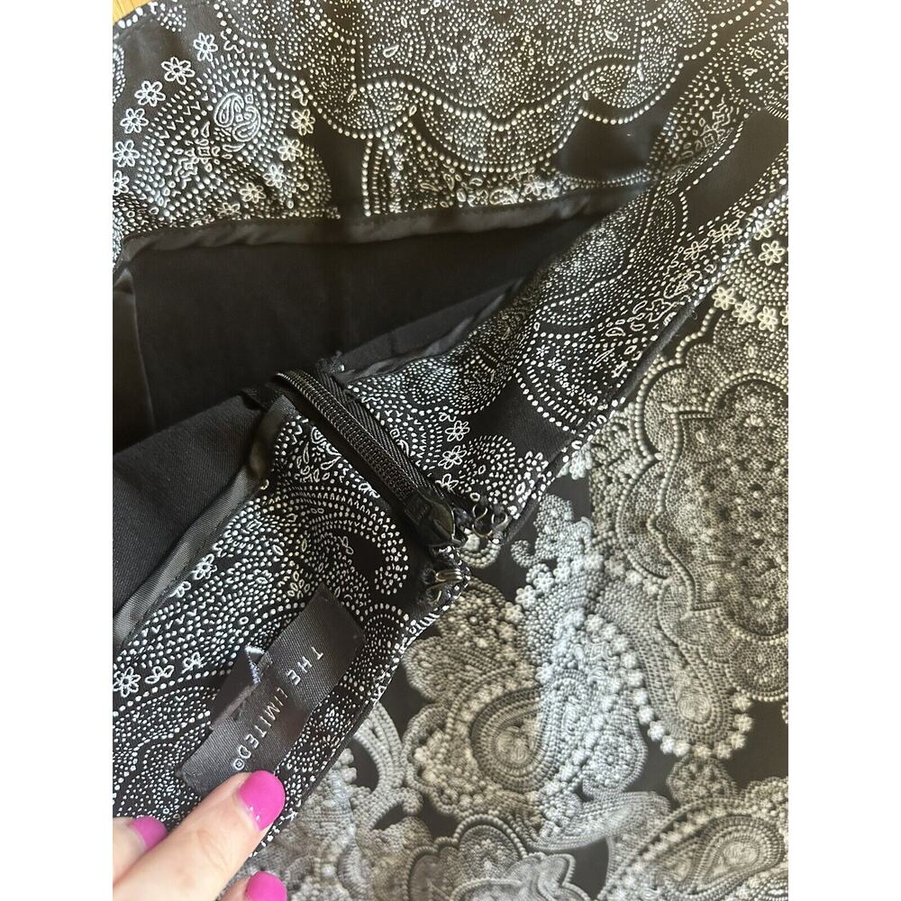 The Limited Stretch Mini Skirt Black and‎ White Pattern Womens Sz 4P - Picture 11 of 11